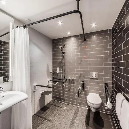 Express & - By Ihg Hotel 3*