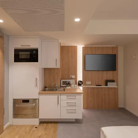 Express & - By Ihg Hotel 3*