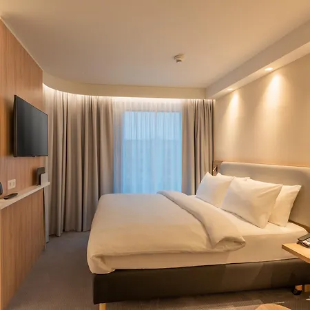 Express & - By Ihg Hotel