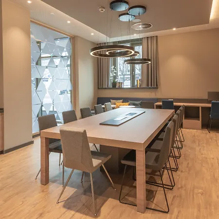 Express & - By Ihg Hotel 3*