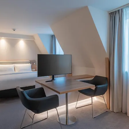 Express & - By Ihg 3*
