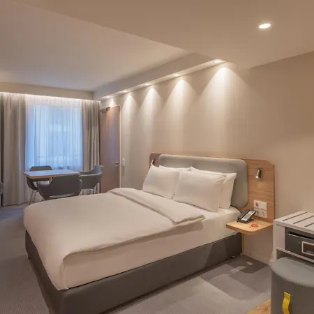 Express & - By Ihg Hotel 3*