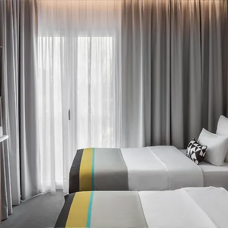 Express & - By Ihg Hotel 3*