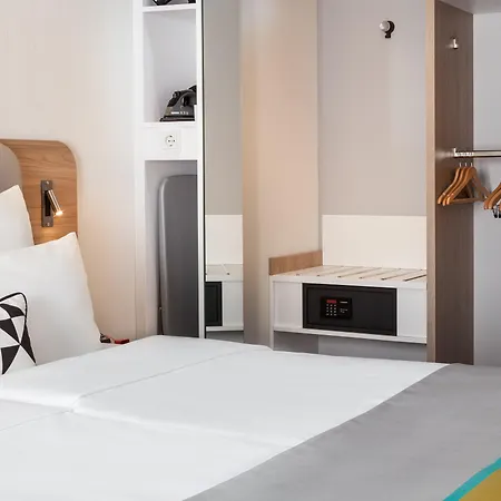 Express & - By Ihg