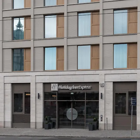 Express & - By Ihg Hotel 3*