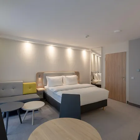 Express & - By Ihg 3*