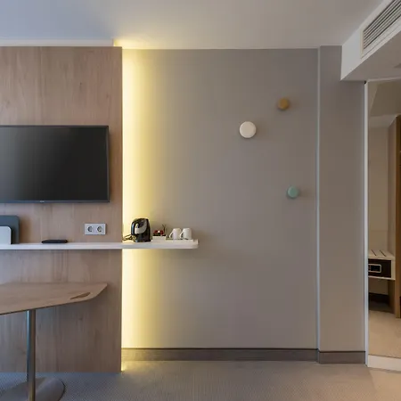 Express & - By Ihg