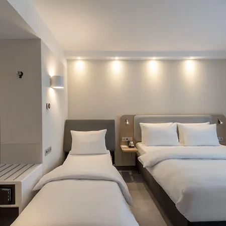 Express & - By Ihg Hotel