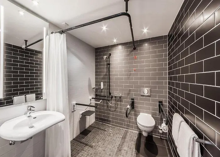 Express & - By Ihg Отель 3*