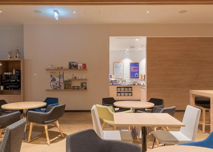 Отель Express & - By Ihg