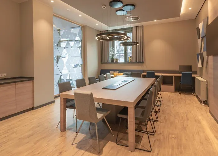 Express & - By Ihg Отель 3*