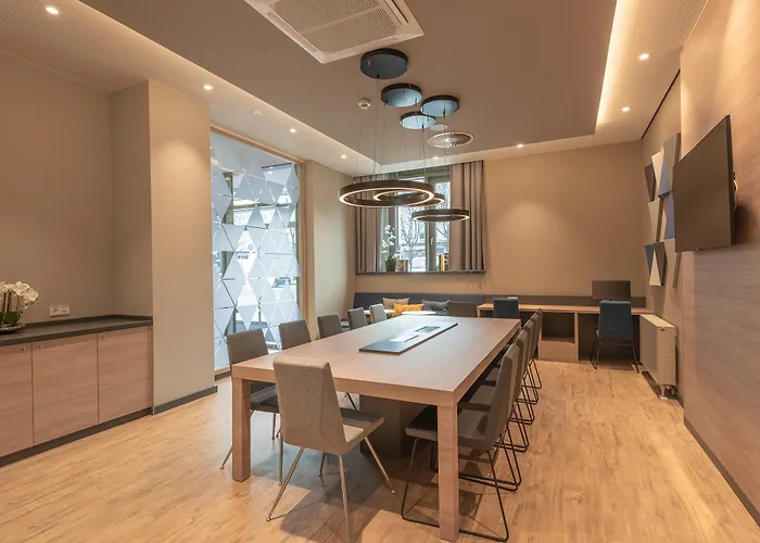 Express & - By Ihg 3*