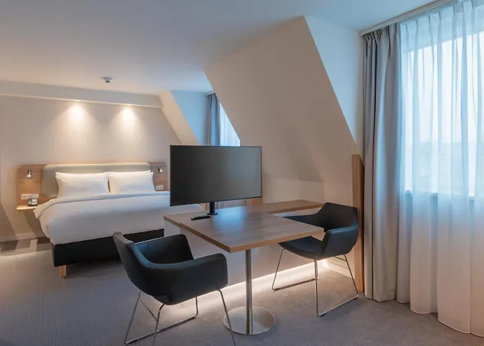 Express & - By Ihg 3*