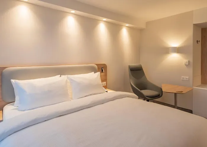 Express & - By Ihg 3*