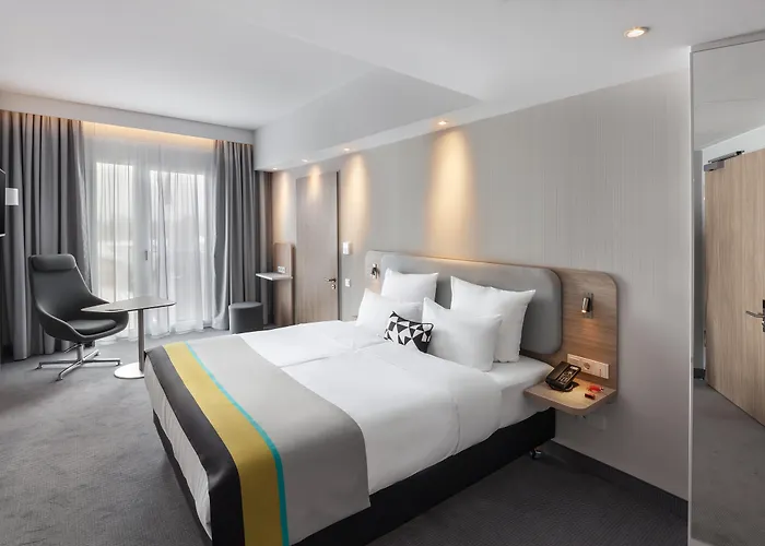 Express & - By Ihg Отель 3*