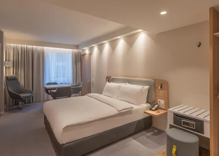 Express & - By Ihg Hotel 3*