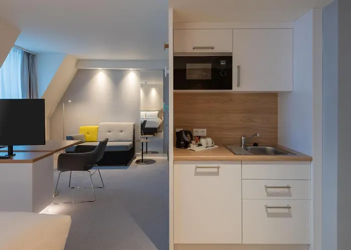 Отель Express & - By Ihg 3*