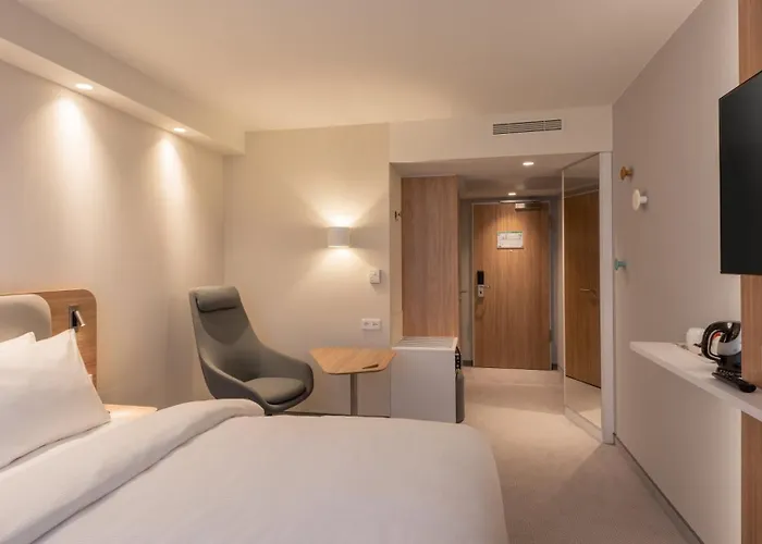 Hotel Express & - By Ihg 3*