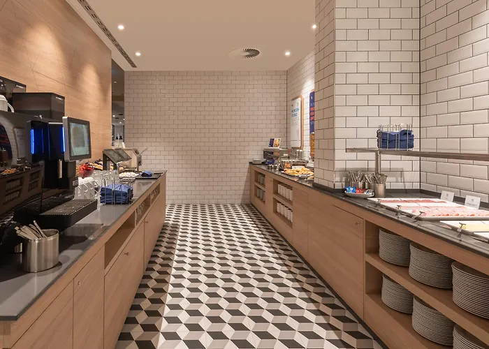 Express & - By Ihg 3*