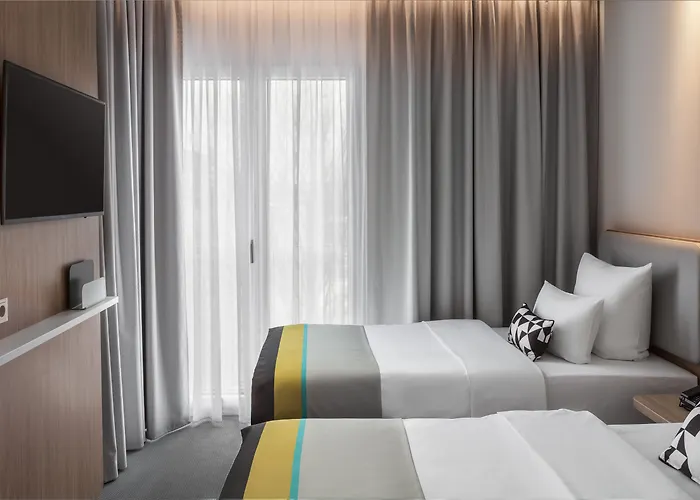 Express & - By Ihg Отель 3*