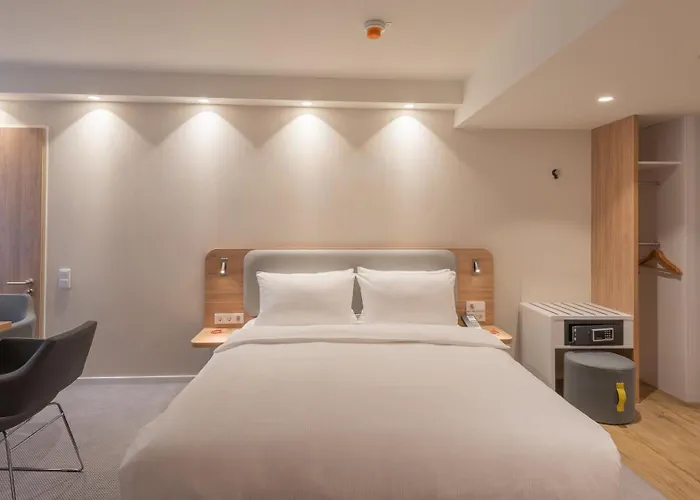 Express & - By Ihg Hotel