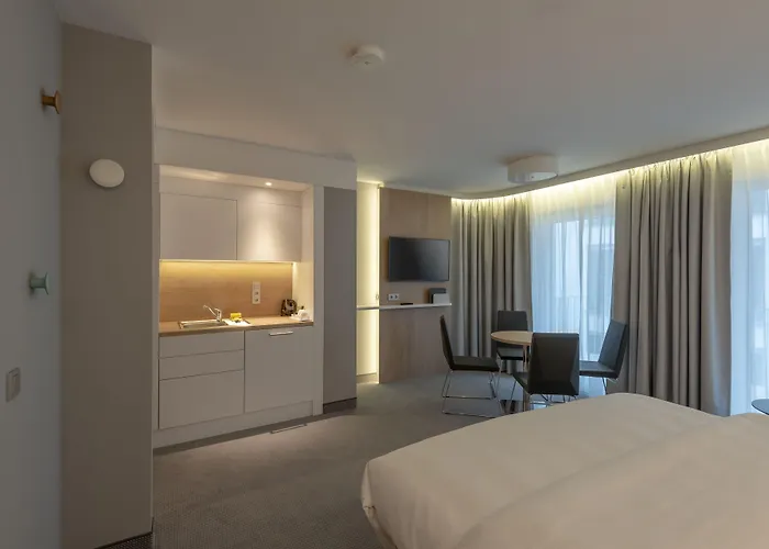 Отель Express & - By Ihg