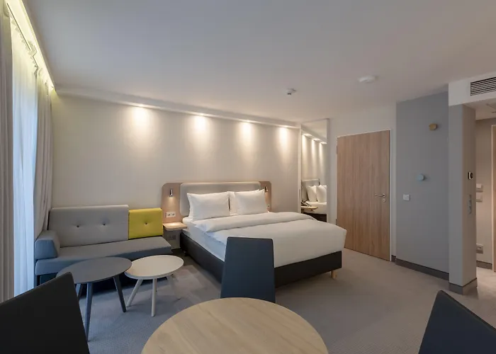 Express & - By Ihg 3*