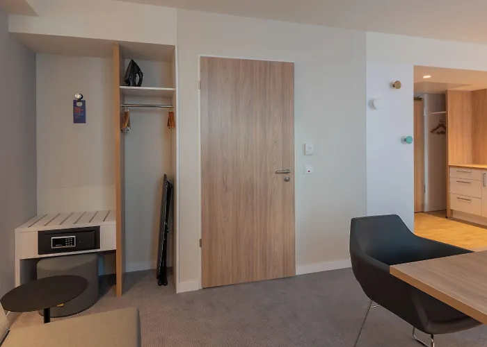 Express & - By Ihg Hotell Potsdam